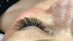How long do eyelash extensions last